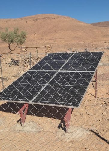 Panneaux solaires installés et protégés